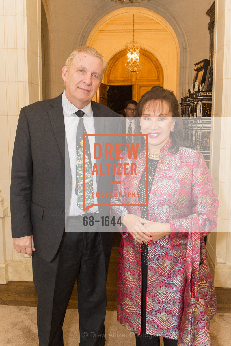 George Norton, Martha Hertelendy, Ann and Gordon Getty Host the San Francisco Mayor's Office of Protocol Christmas Party, Private Residence. 2525 Van Ness St, December 8th, 2016, Photo #68-1644 George Norton, Martha Hertelendy, Photo #68-1644