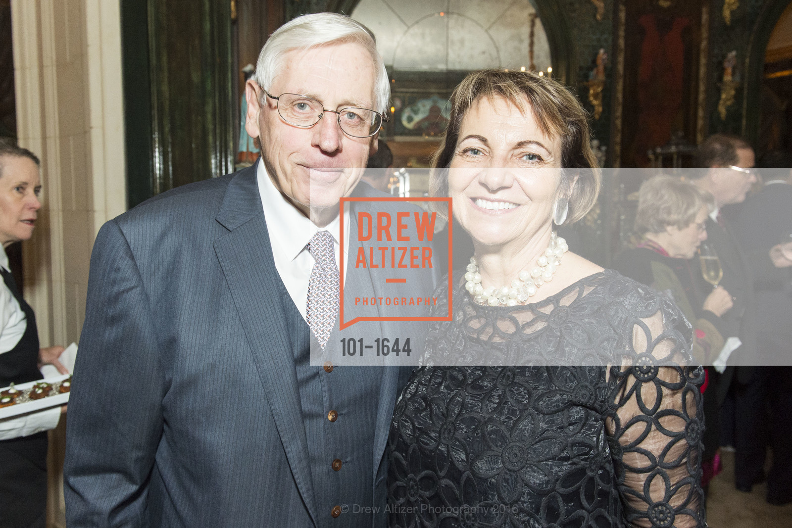 Justs Karlsons, Dana Beldiman-Karlsons, Ann and Gordon Getty Host the San Francisco Mayor's Office of Protocol Christmas Party, Private Residence. 2525 Van Ness St, December 8th, 2016, Photo #101-1644 Justs Karlsons, Dana Beldiman-Karlsons, Photo #101-1644