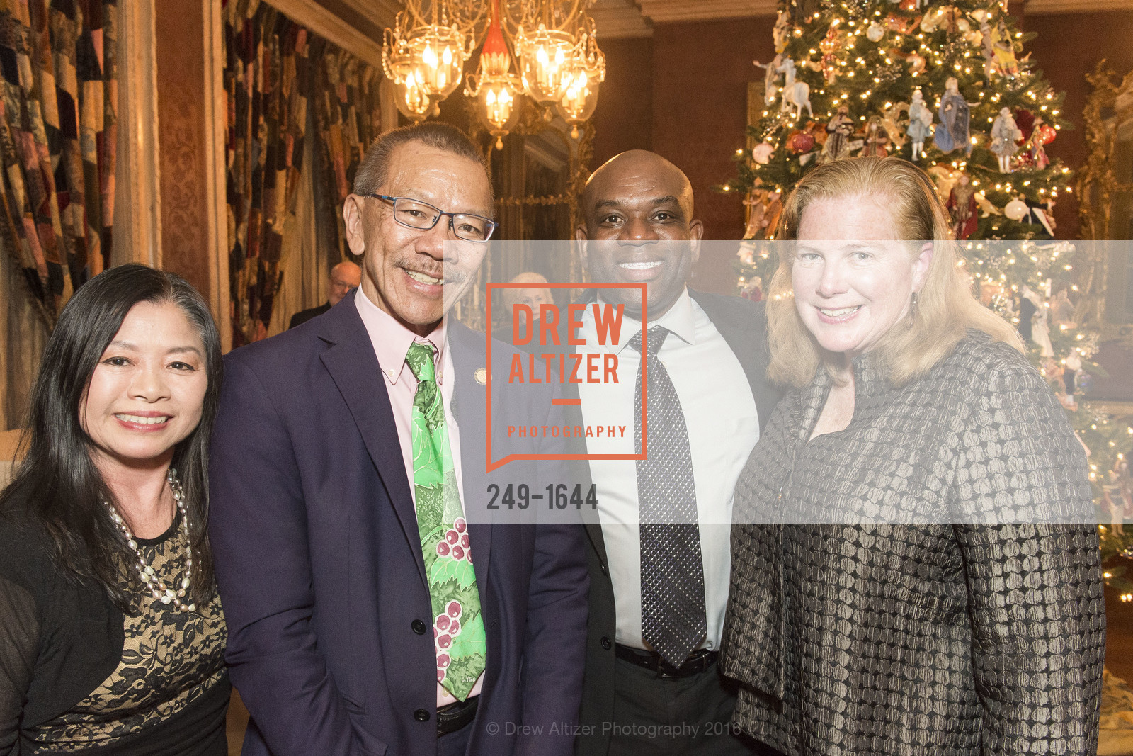 Cathy Yee, Norman Yee, Tony Chaplin, Joanne Hayes-White, Ann and Gordon Getty Host the San Francisco Mayor's Office of Protocol Christmas Party, Private Residence. 2525 Van Ness St, December 8th, 2016, Photo #249-1644 Cathy Yee, Norman Yee, Tony Chaplin, Joanne Hayes-White, Photo #249-1644