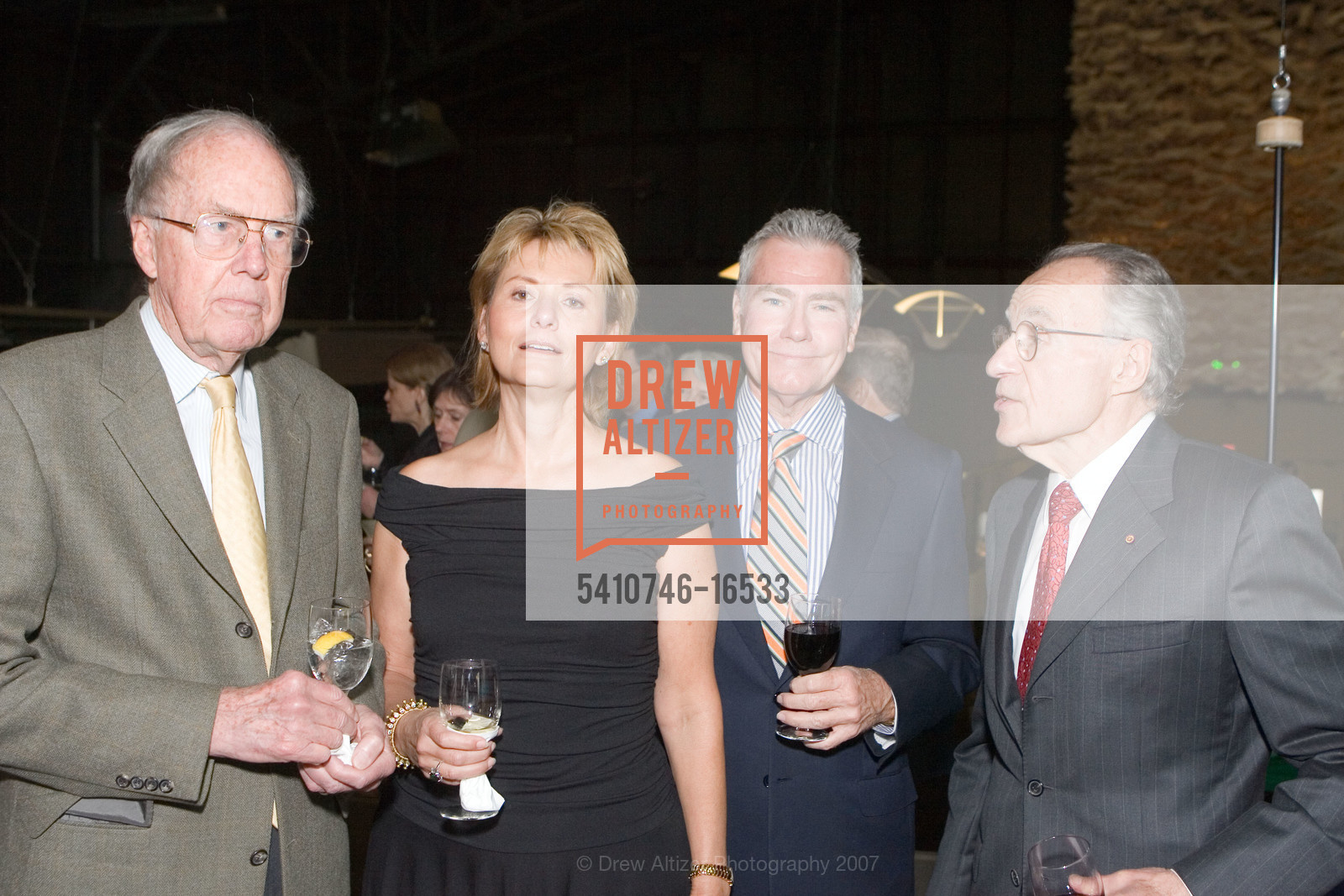 Bill Bowes, Carol Bartz (CEO Autodesk), Bill Marr, Arno Penzias, Exploratorium 30th Annual Awards Dinner, US, April 5th, 2007, Photo #5410746-16533 Bill Bowes, Carol Bartz (CEO Autodesk), Bill Marr, Arno Penzias, Photo #5410746-16533