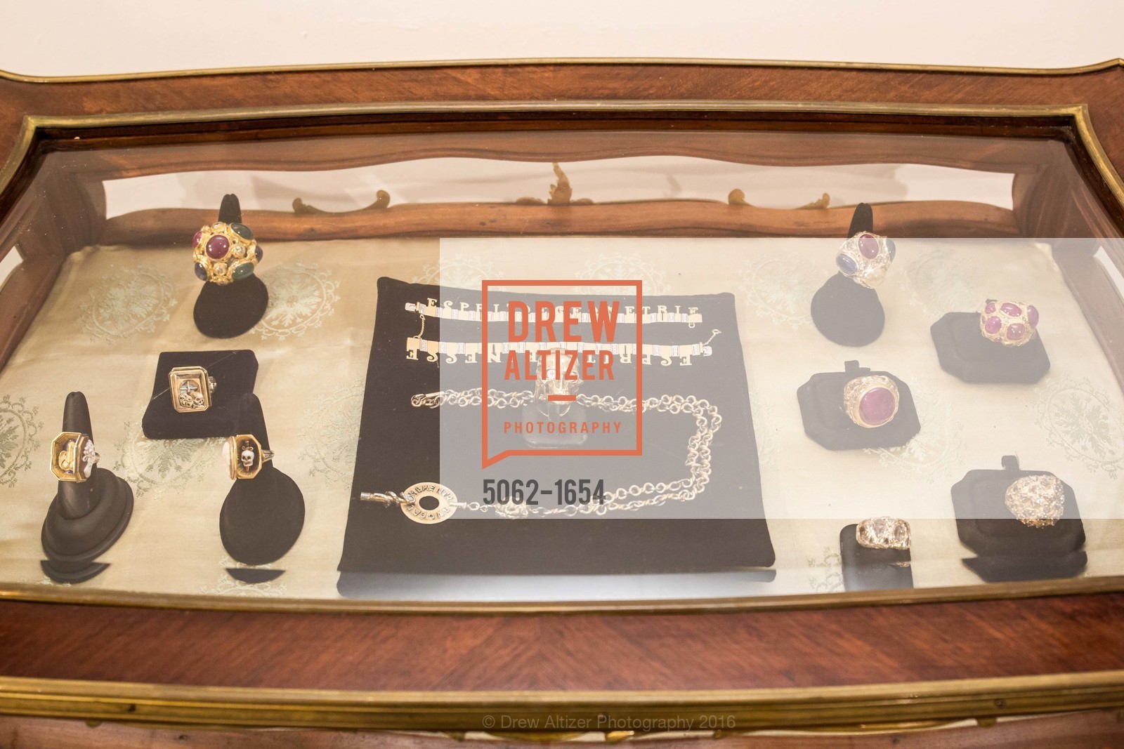 Atmosphere, Sorokko Gallery Hosts Coveted Jewels by Codognato Private Reception, Serge Sorokko Gallery. 55 Geary St., San Francisco, December 8th, 2016, Photo #5062-1654 Atmosphere, Photo #5062-1654
