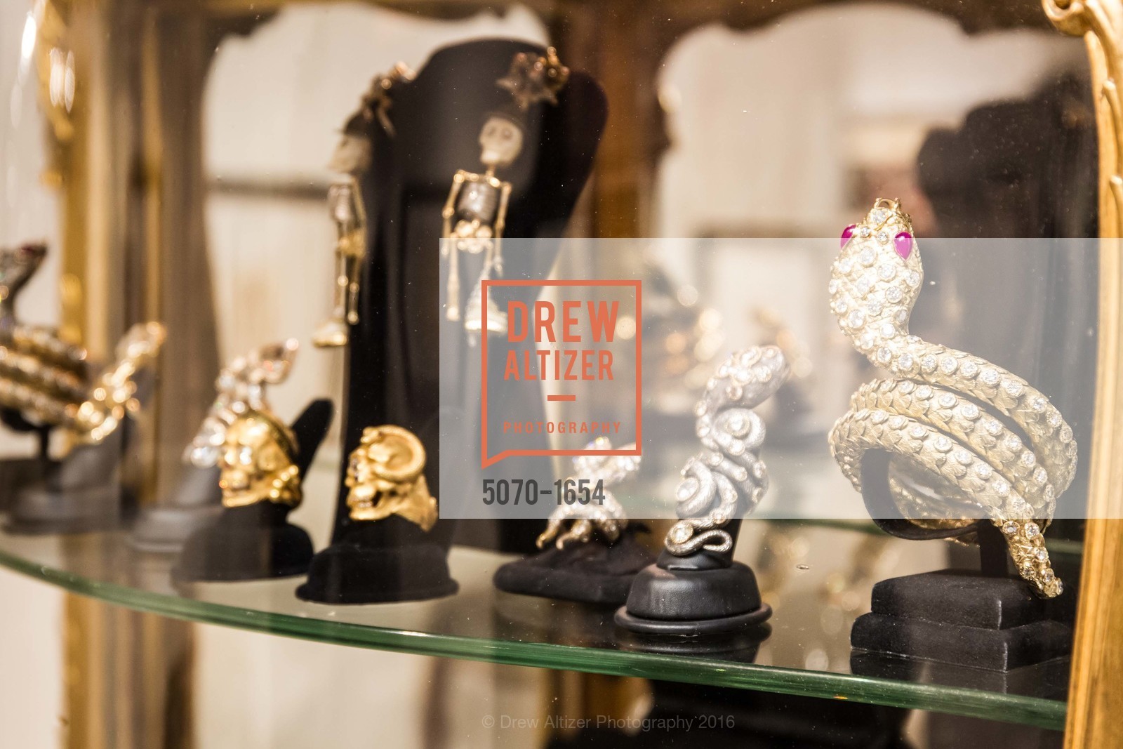 Atmosphere, Sorokko Gallery Hosts Coveted Jewels by Codognato Private Reception, Serge Sorokko Gallery. 55 Geary St., San Francisco, December 8th, 2016