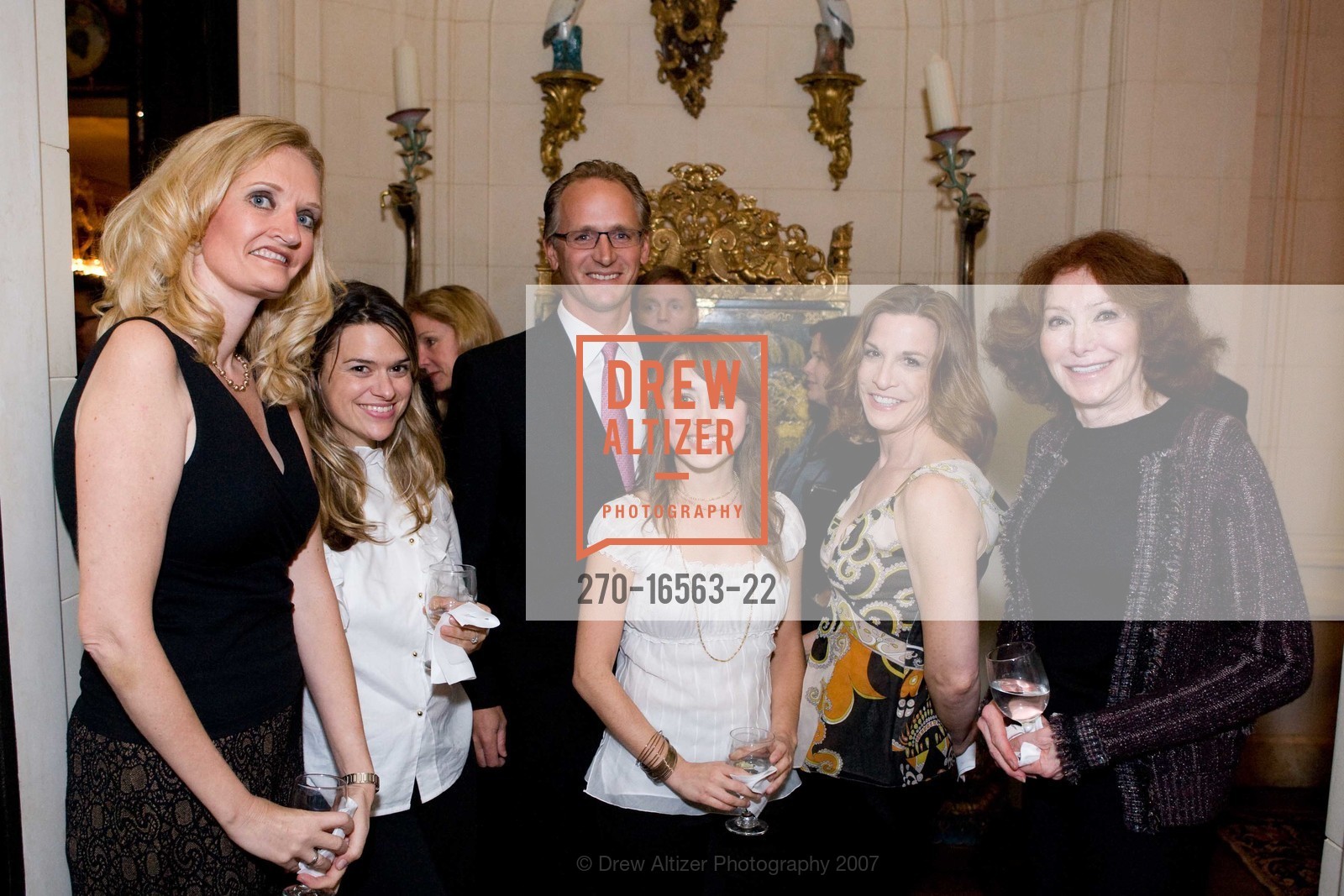 Beth Townsend, Sarah Moore, Taylor Nagle, Maria Quiros, Ann Getty, Getty Veranda Magazine Event, US, September 14th, 2020, Photo #270-16563-22 Beth Townsend, Sarah Moore, Taylor Nagle, Maria Quiros, Ann Getty, Photo #270-16563-22