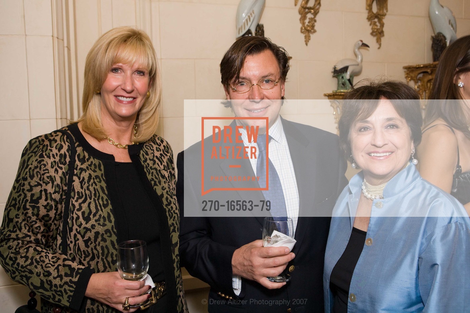 Brooke Peterson, Claude Hubert, Lisa Newsom, Getty Veranda Magazine Event, US, November 7th, 2007, Photo #270-16563-79 Brooke Peterson, Claude Hubert, Lisa Newsom, Photo #270-16563-79