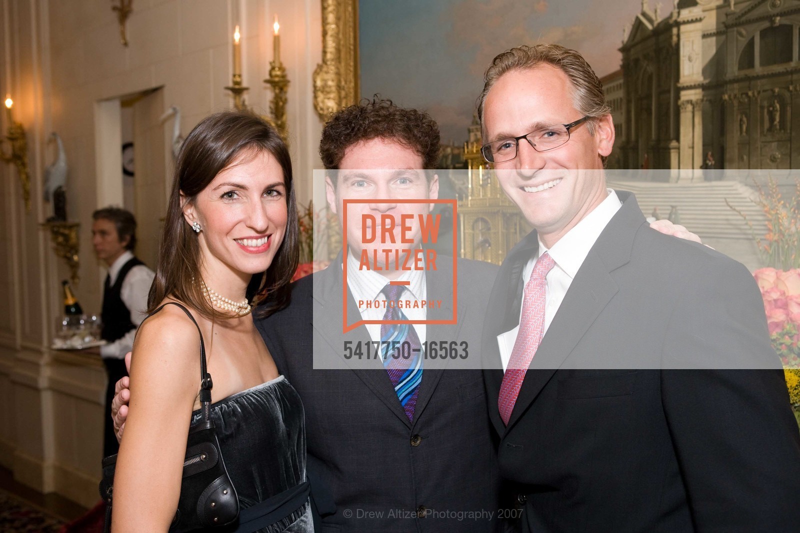 Julia Noran, Michael Kirkland, Taylor Nagle, Getty Veranda Magazine Event, US, November 7th, 2007, Photo #5417750-16563 Julia Noran, Michael Kirkland, Taylor Nagle, Photo #5417750-16563