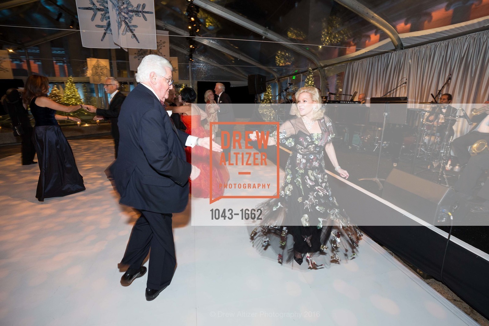 Bob Hill, Dede Wilsey, An Elegant Evening in the Court of Honor, Legion of Honor, December 14th, 2016, Photo #1043-1662 Bob Hill, Dede Wilsey, Photo #1043-1662