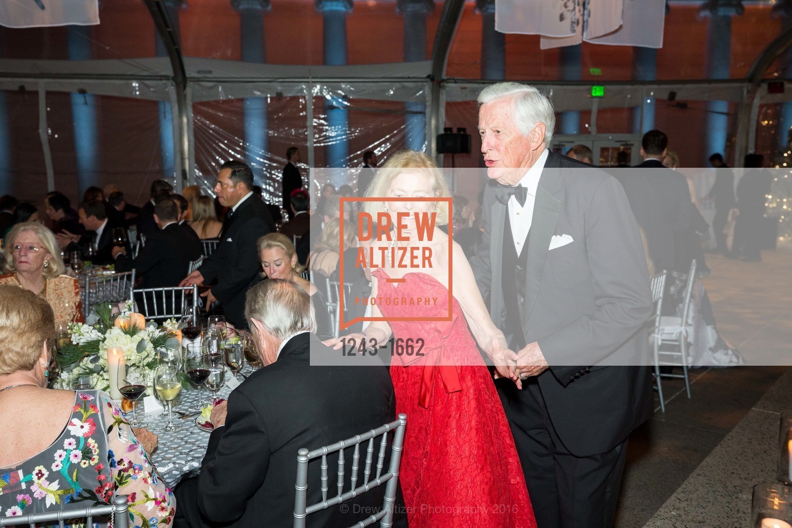 Marion Cope, Sean Julian, An Elegant Evening in the Court of Honor, Legion of Honor, December 14th, 2016, Photo #1243-1662 Marion Cope, Sean Julian, Photo #1243-1662