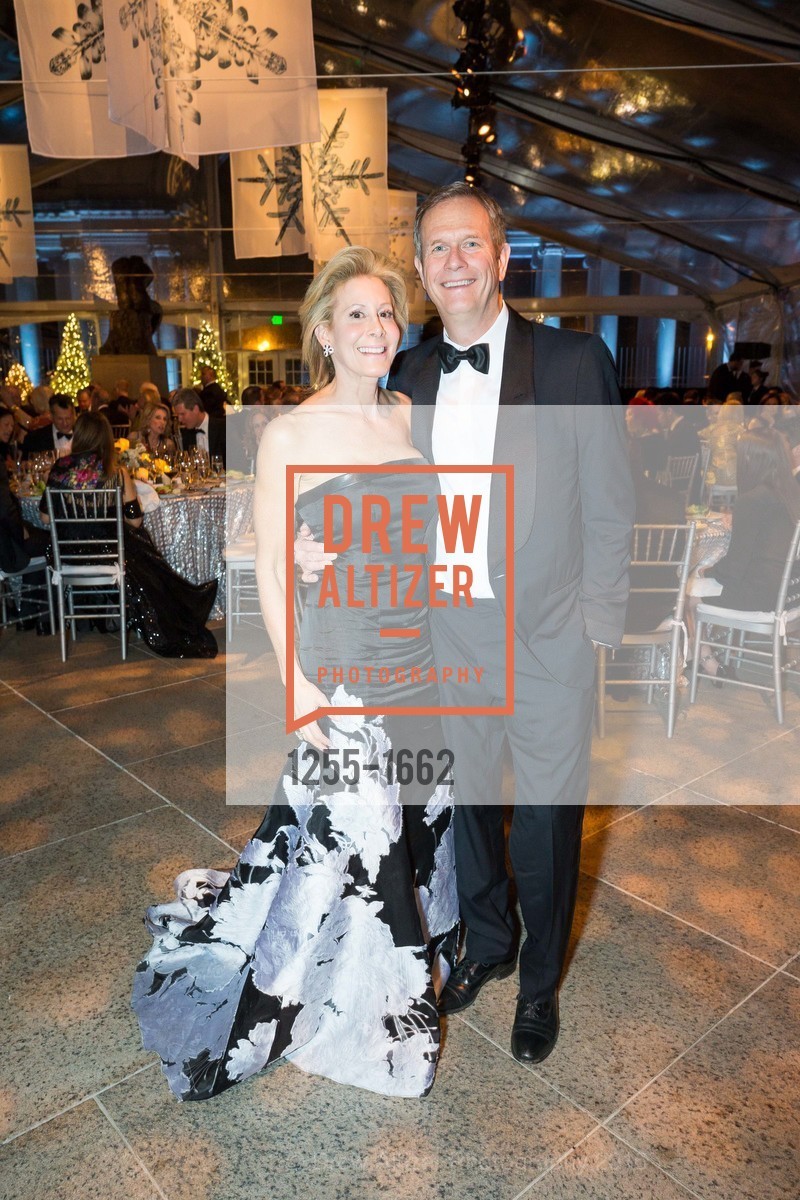 Jillian Manus, Rob Chesnut, An Elegant Evening in the Court of Honor, Legion of Honor, December 14th, 2016, Photo #1255-1662 Jillian Manus, Rob Chesnut, Photo #1255-1662