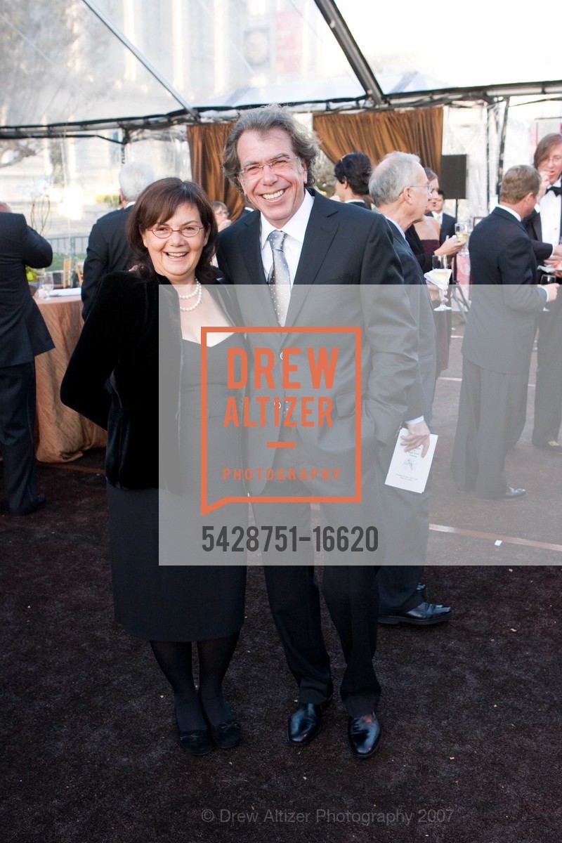 Cleo Tarazi, Ernst Schafer, St. Anthony Foundation SERVING HOPE Gala 2007, Pioneer Monument. 147 Fulton St, San Francisco, CA 94102, October 4th, 2007, Photo #5428751-16620 Cleo Tarazi, Ernst Schafer, Photo #5428751-16620