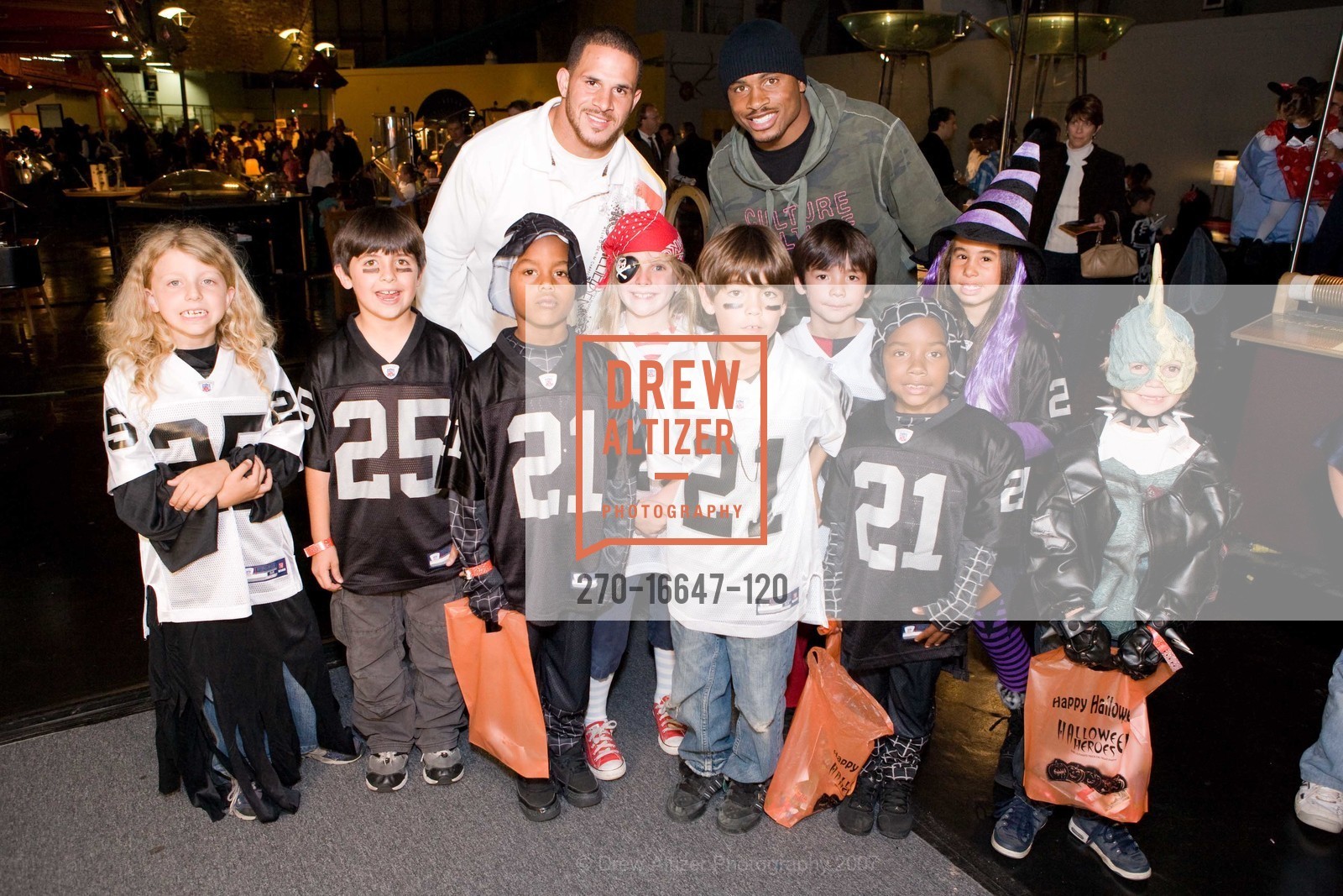 Justin Fargas, Nnamdi Asomugha, Halloween Heroes, US, October 30th, 2007, Photo #270-16647-120 Justin Fargas, Nnamdi Asomugha, Photo #270-16647-120