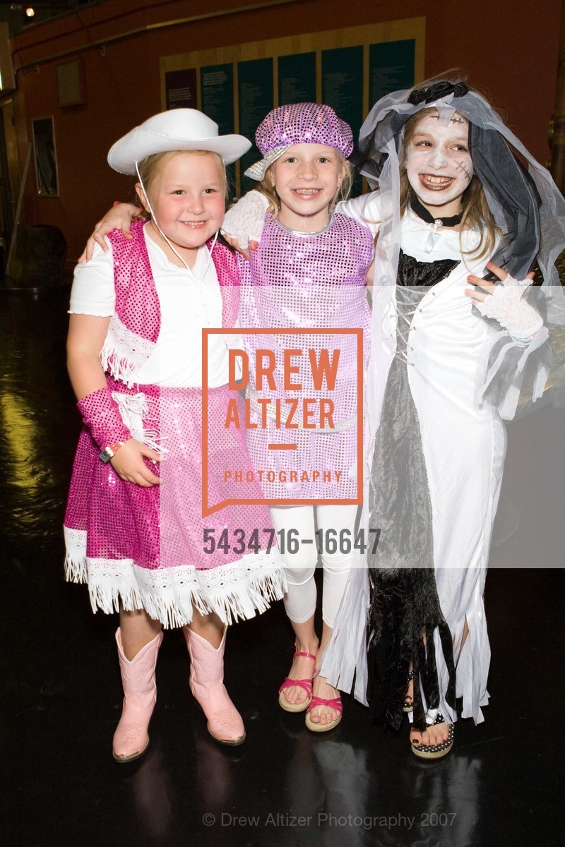 Emily McCarthy, Keely McCarthy, India Thieriot, Halloween Heroes, US, October 30th, 2007, Photo #5434716-16647 Emily McCarthy, Keely McCarthy, India Thieriot, Photo #5434716-16647
