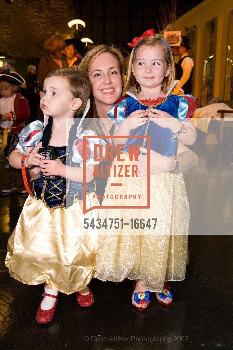 Claire Lingel, Leigh Lingle, Caroline Lingle, Halloween Heroes, US, October 30th, 2007, Photo #5434751-16647 Claire Lingel, Leigh Lingle, Caroline Lingle, Photo #5434751-16647
