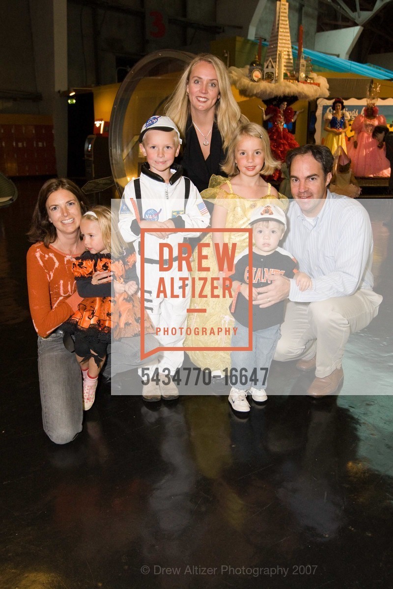 Wendy Hayward, Katie Wendling, Cody Wendling, Ginger Wilcox, Micaela Wilcox, Gavin Wilcox, Jeff Wilcox (father), Halloween Heroes, US, October 30th, 2007, Photo #5434770-16647 Wendy Hayward, Katie Wendling, Cody Wendling, Ginger Wilcox, Micaela Wilcox, Gavin Wilcox, Jeff Wilcox (father), Photo #5434770-16647