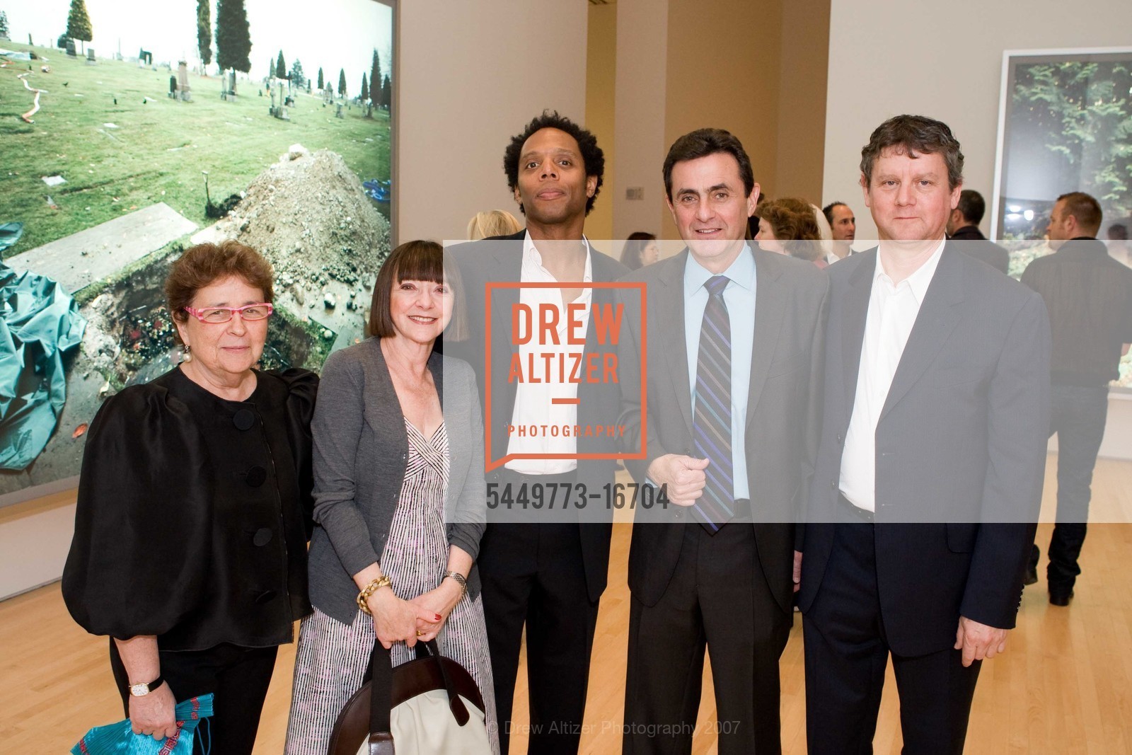 Maryann Goodman, Jeannette Wall, David White, Neal Benezra, Jeff Wall, SFMOMA Jeff Wall, US, October 28th, 2007, Photo #5449773-16704 Maryann Goodman, Jeannette Wall, David White, Neal Benezra, Jeff Wall, Photo #5449773-16704