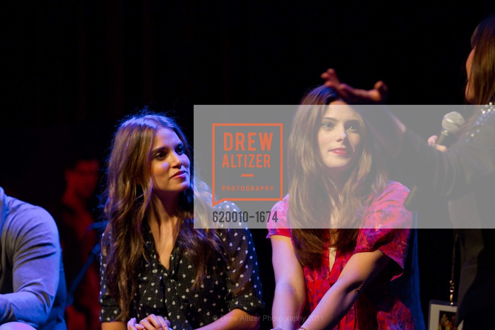 TWILIGHT SAGA: BREAKING DAWN Cast and Concert Tour, US, November 10th, 2011, Photo #620010-1674 Photo #620010-1674