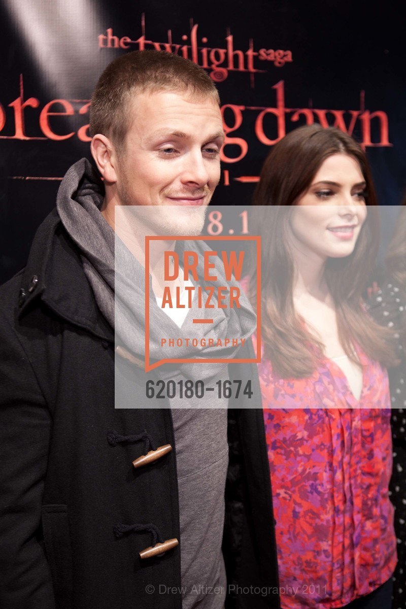 TWILIGHT SAGA: BREAKING DAWN Cast and Concert Tour, US, November 10th, 2011, Photo #620180-1674 Photo #620180-1674