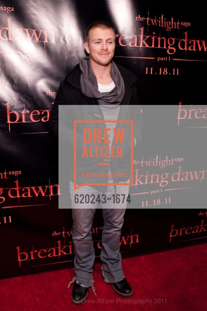 TWILIGHT SAGA: BREAKING DAWN Cast and Concert Tour, US, November 10th, 2011, Photo #620243-1674 Photo #620243-1674