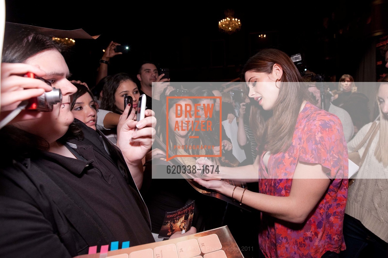 TWILIGHT SAGA: BREAKING DAWN Cast and Concert Tour, US, November 10th, 2011, Photo #620338-1674 Photo #620338-1674
