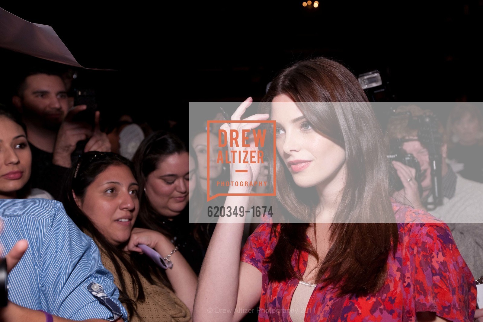 TWILIGHT SAGA: BREAKING DAWN Cast and Concert Tour, US, November 10th, 2011, Photo #620349-1674 Photo #620349-1674