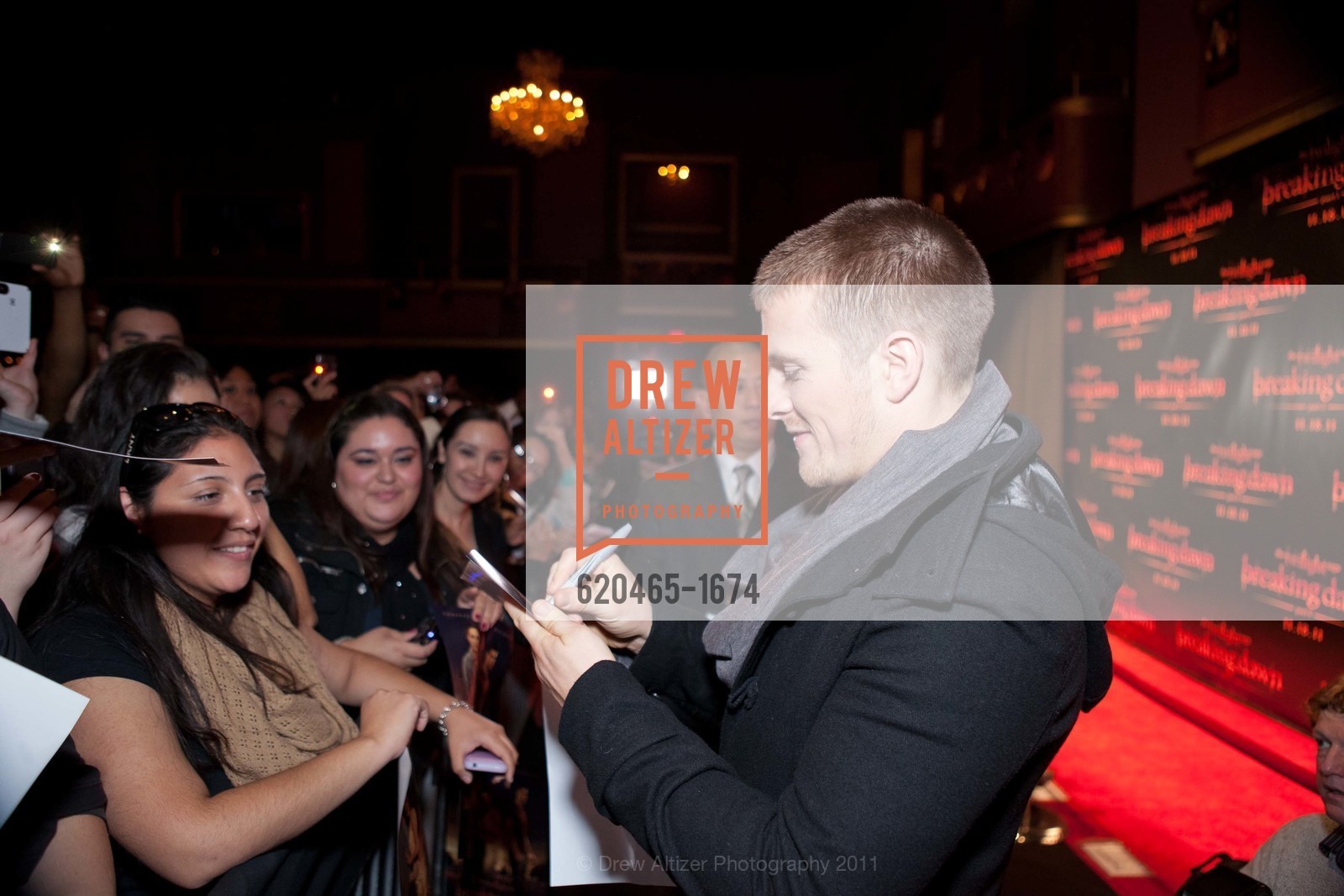TWILIGHT SAGA: BREAKING DAWN Cast and Concert Tour, US, November 10th, 2011, Photo #620465-1674 Photo #620465-1674