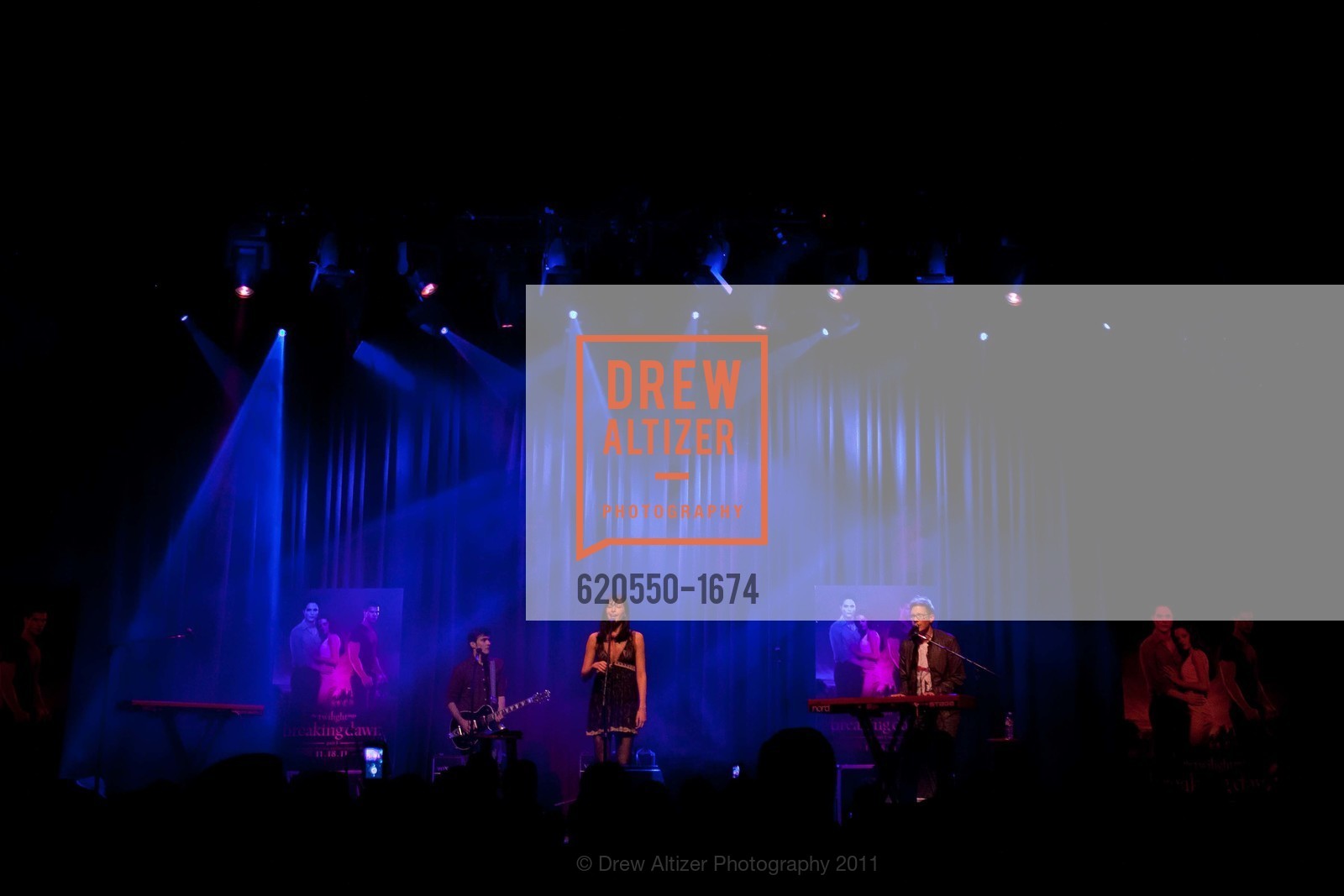 TWILIGHT SAGA: BREAKING DAWN Cast and Concert Tour, US, November 10th, 2011, Photo #620550-1674 Photo #620550-1674