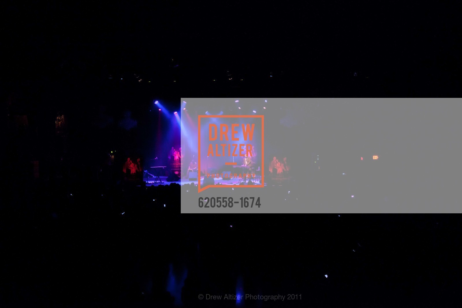 TWILIGHT SAGA: BREAKING DAWN Cast and Concert Tour, US, November 10th, 2011, Photo #620558-1674 Photo #620558-1674