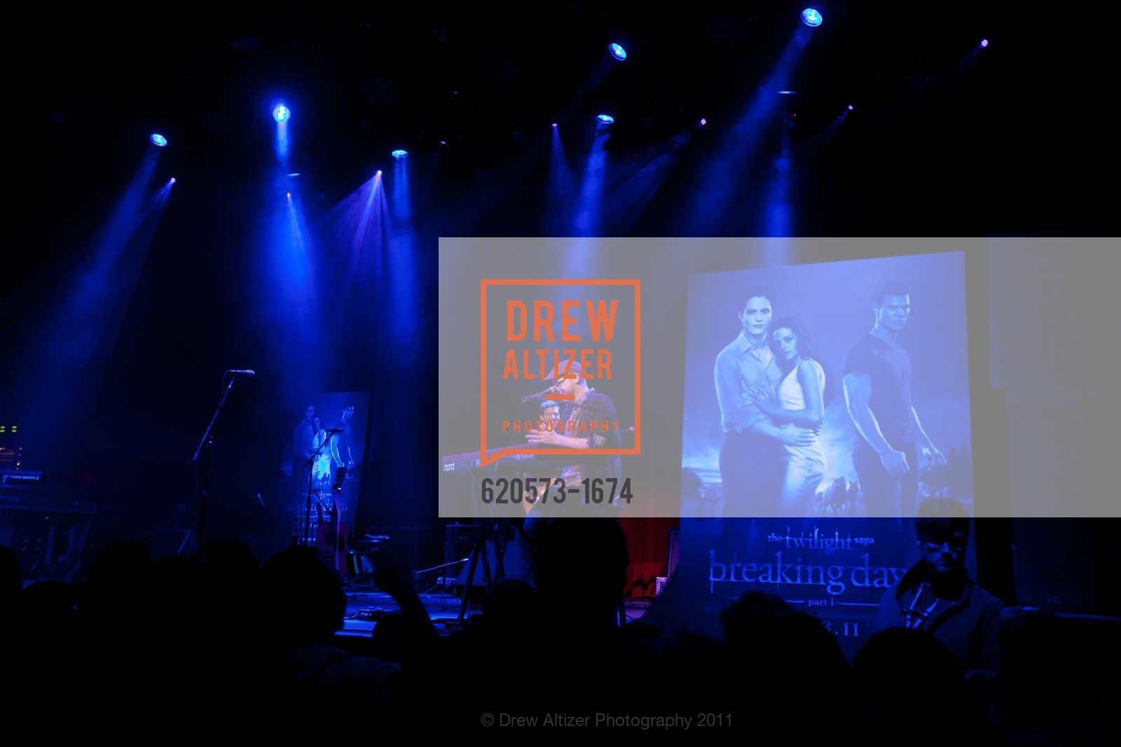 TWILIGHT SAGA: BREAKING DAWN Cast and Concert Tour, US, November 10th, 2011, Photo #620573-1674 Photo #620573-1674