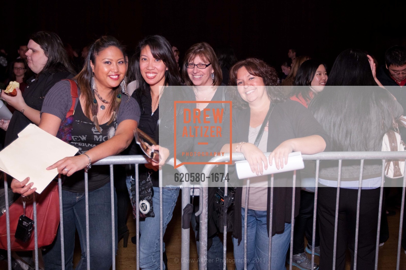 TWILIGHT SAGA: BREAKING DAWN Cast and Concert Tour, US, November 10th, 2011, Photo #620580-1674 Photo #620580-1674