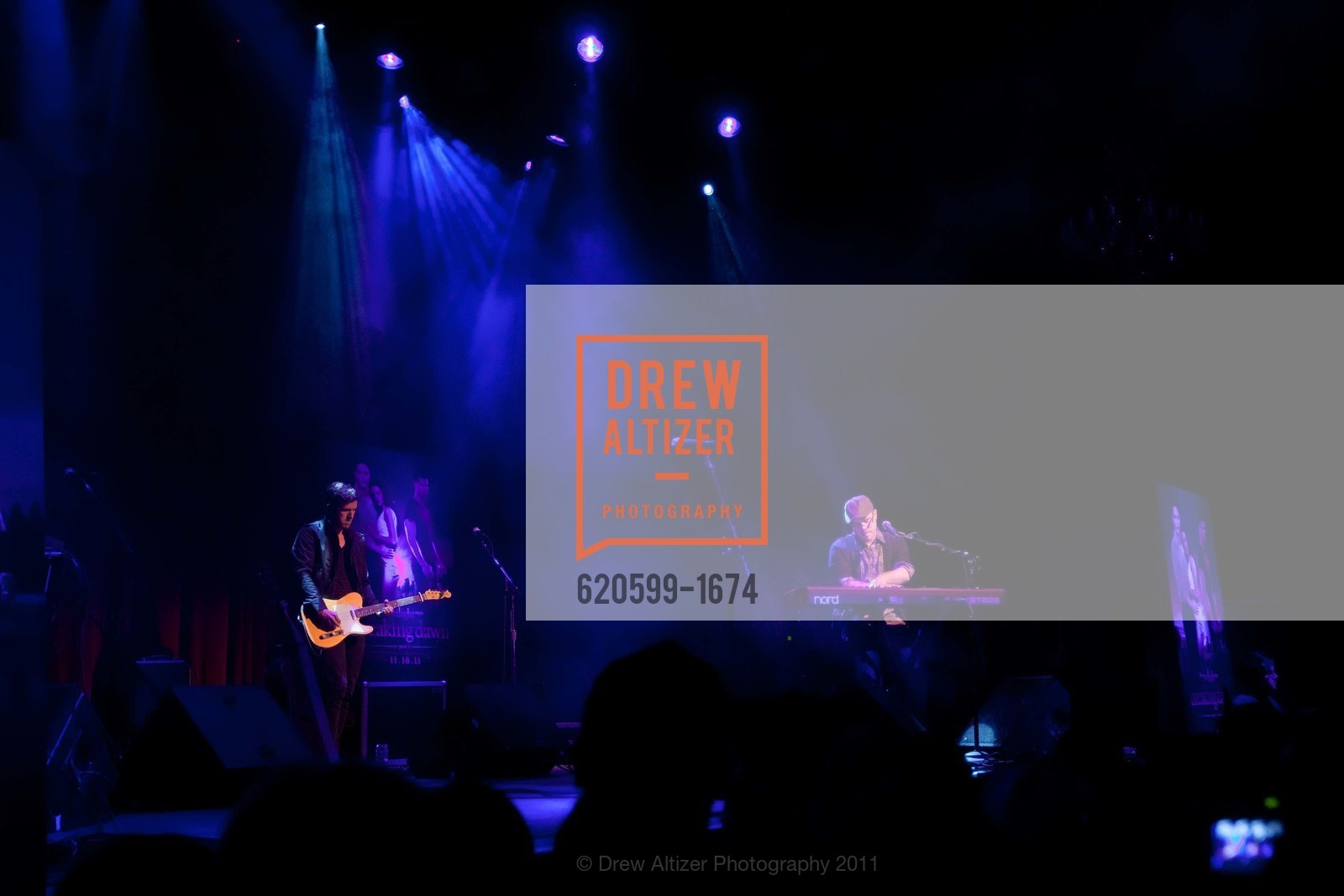 TWILIGHT SAGA: BREAKING DAWN Cast and Concert Tour, US, November 10th, 2011, Photo #620599-1674 Photo #620599-1674