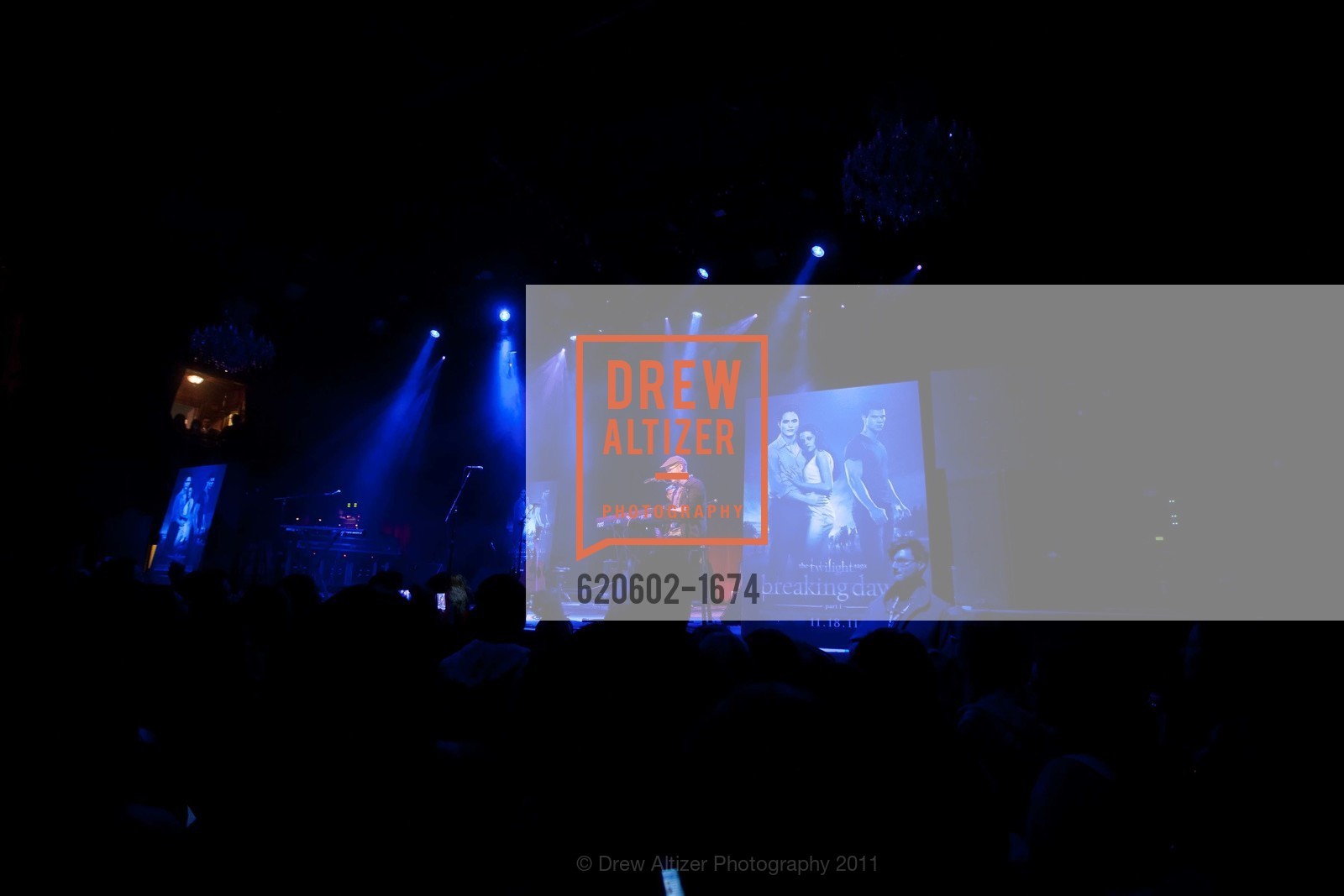 TWILIGHT SAGA: BREAKING DAWN Cast and Concert Tour, US, November 10th, 2011, Photo #620602-1674 Photo #620602-1674