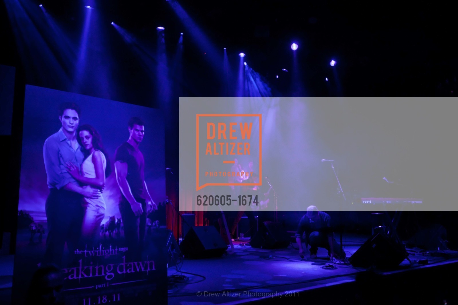 TWILIGHT SAGA: BREAKING DAWN Cast and Concert Tour, US, November 10th, 2011, Photo #620605-1674 Photo #620605-1674
