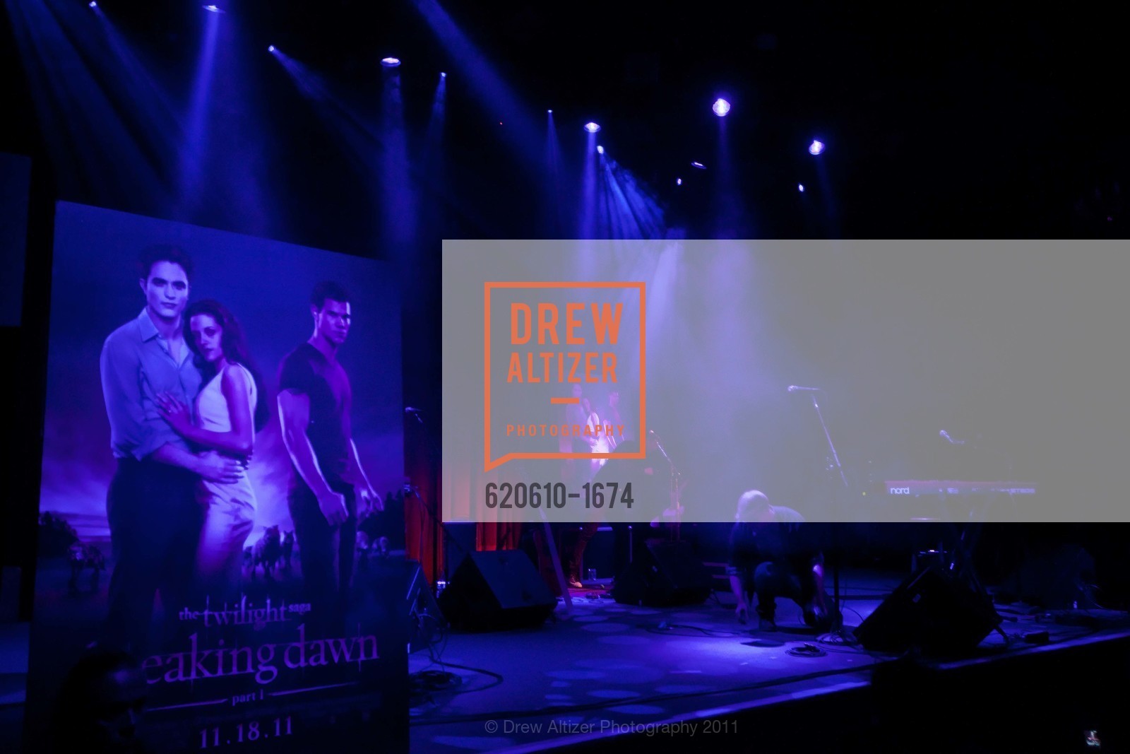 TWILIGHT SAGA: BREAKING DAWN Cast and Concert Tour, US, November 10th, 2011, Photo #620610-1674 Photo #620610-1674