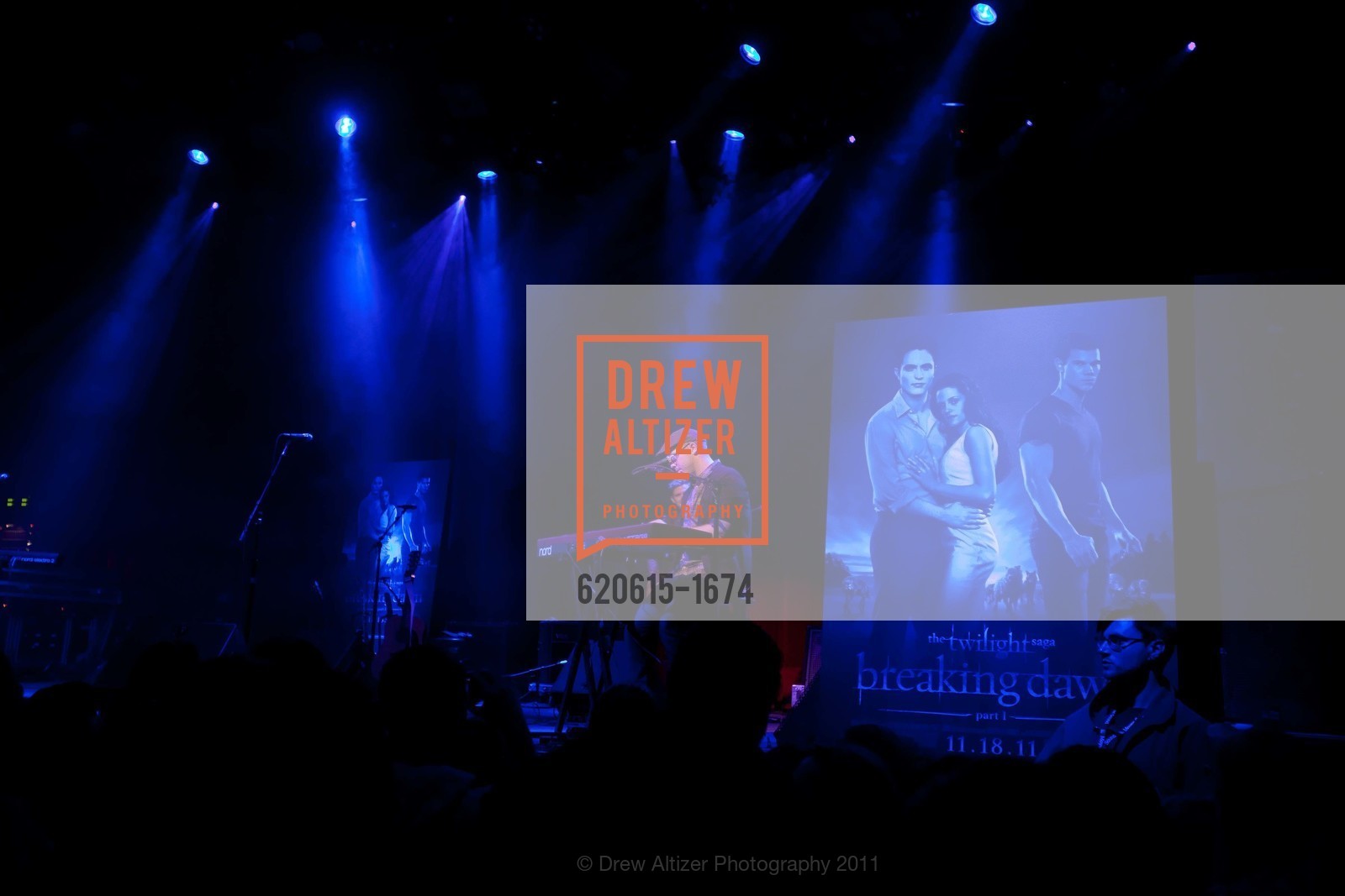 TWILIGHT SAGA: BREAKING DAWN Cast and Concert Tour, US, November 10th, 2011, Photo #620615-1674 Photo #620615-1674