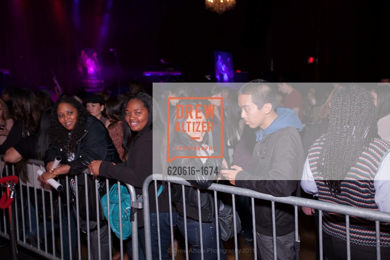 TWILIGHT SAGA: BREAKING DAWN Cast and Concert Tour, US, November 10th, 2011, Photo #620616-1674 Photo #620616-1674