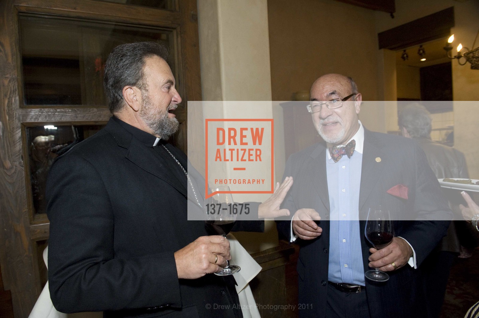 Father John Bakas, Yoryios Apallas, HELLENIC Charity Ball Welcome Reception at Kokkari, US, November 11th, 2011, Photo #137-1675 Father John Bakas, Yoryios Apallas, Photo #137-1675