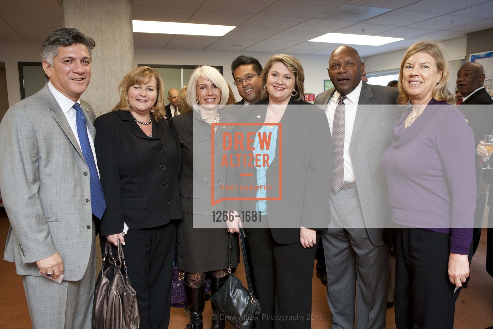 Mario Diaz, JoAnne Schultz, Tracy Curtis, Katy Johnson, Vida Blue, Barbara Rice, The Salvation Army's 8th Annual Holiday Luncheon, US, November 16th, 2011, Photo #1266-1681 Mario Diaz, JoAnne Schultz, Tracy Curtis, Katy Johnson, Vida Blue, Barbara Rice, Photo #1266-1681