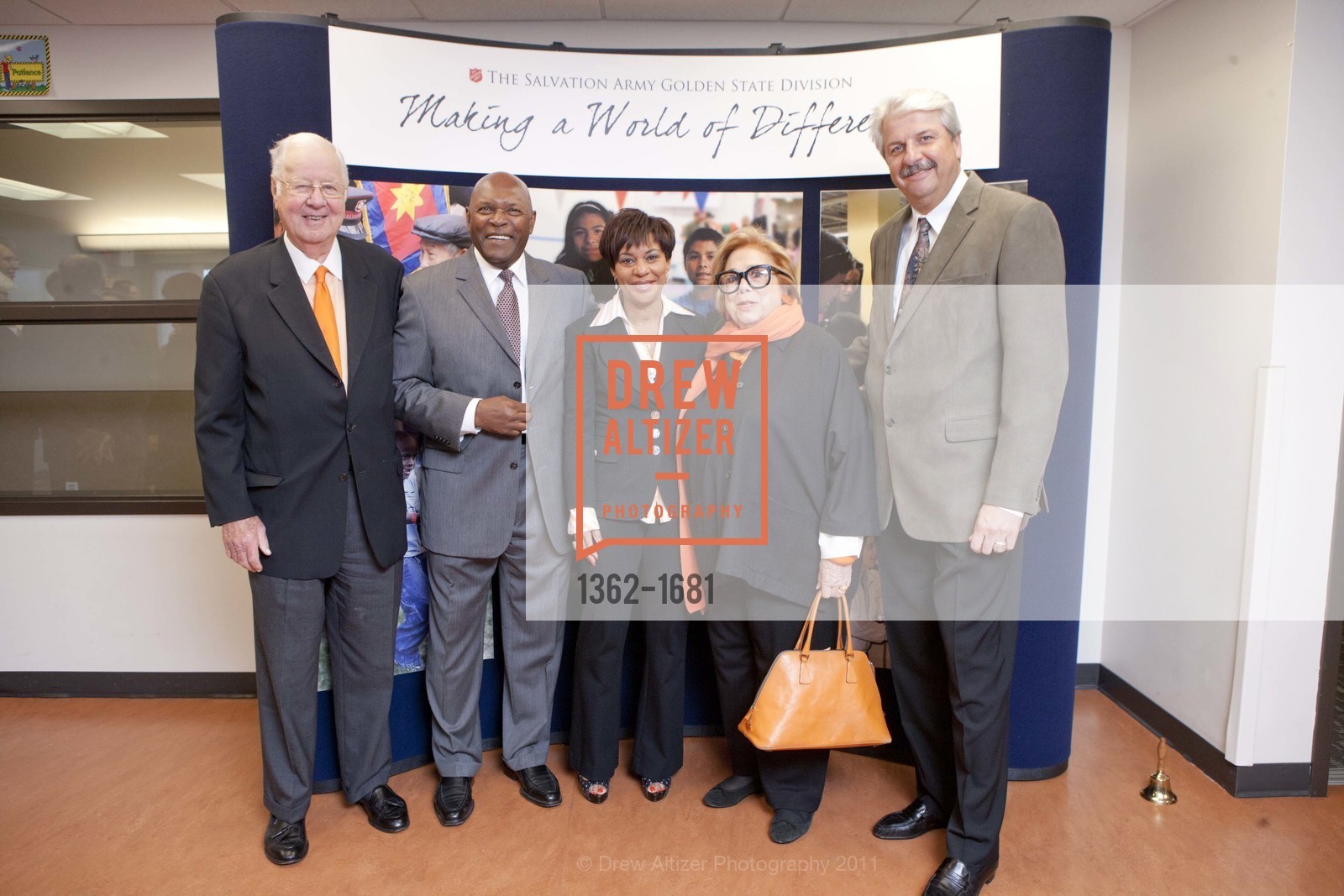 Phil Walter, Vida Blue, Renel Brooks-Moon, Ellen Newman, Bill Laskey, The Salvation Army's 8th Annual Holiday Luncheon, US, November 16th, 2011, Photo #1362-1681 Phil Walter, Vida Blue, Renel Brooks-Moon, Ellen Newman, Bill Laskey, Photo #1362-1681