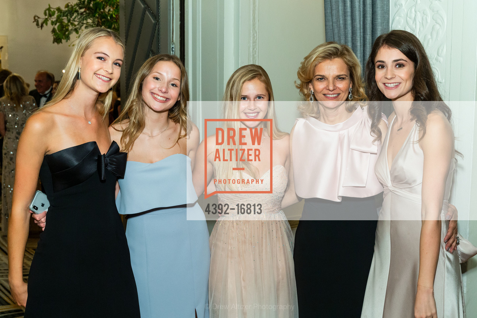 Eva Davis, Havi Doen, Abby Ibancebich, Leigh Matthes, Emily Wells, San Francisco Debutante Ball 2018 Benefiting CPMC, Westin St. Francis Hotel. 335 Powell St, Photo #4392-16813 Eva Davis, Havi Doen, Abby Ibancebich, Leigh Matthes, Emily Wells, Photo #4392-16813