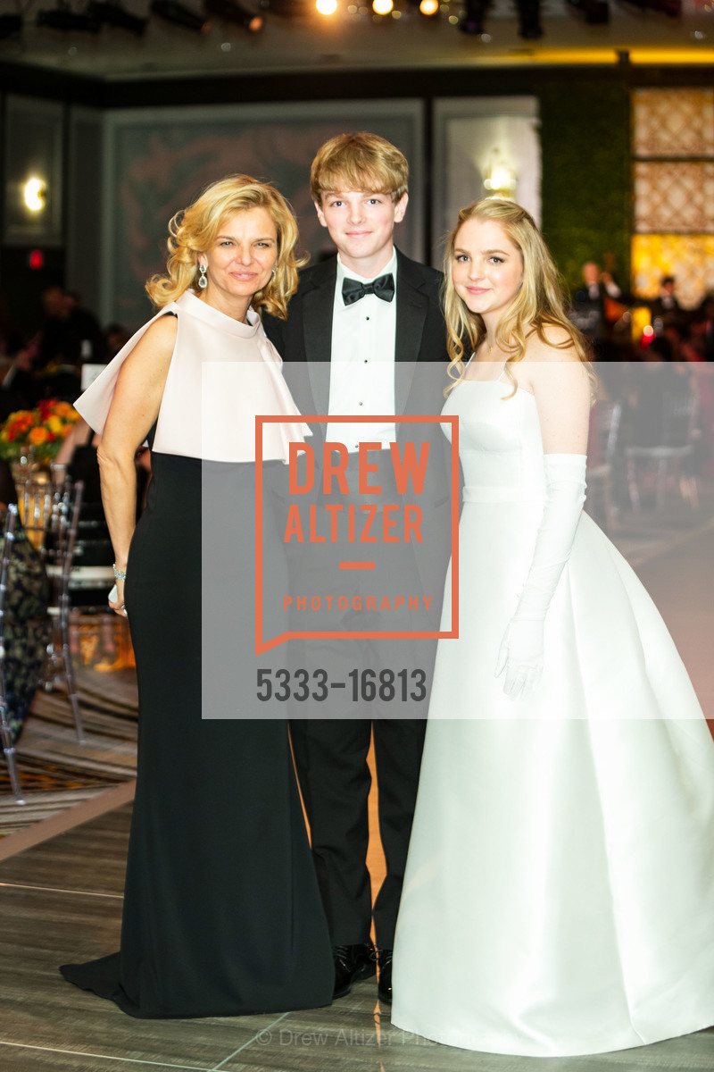 Leigh Matthes, Colby Matthes, Olivia Sherwood Matthes, San Francisco Debutante Ball 2018 Benefiting CPMC, Westin St. Francis Hotel. 335 Powell St, Photo #5333-16813 Leigh Matthes, Colby Matthes, Olivia Sherwood Matthes, Photo #5333-16813