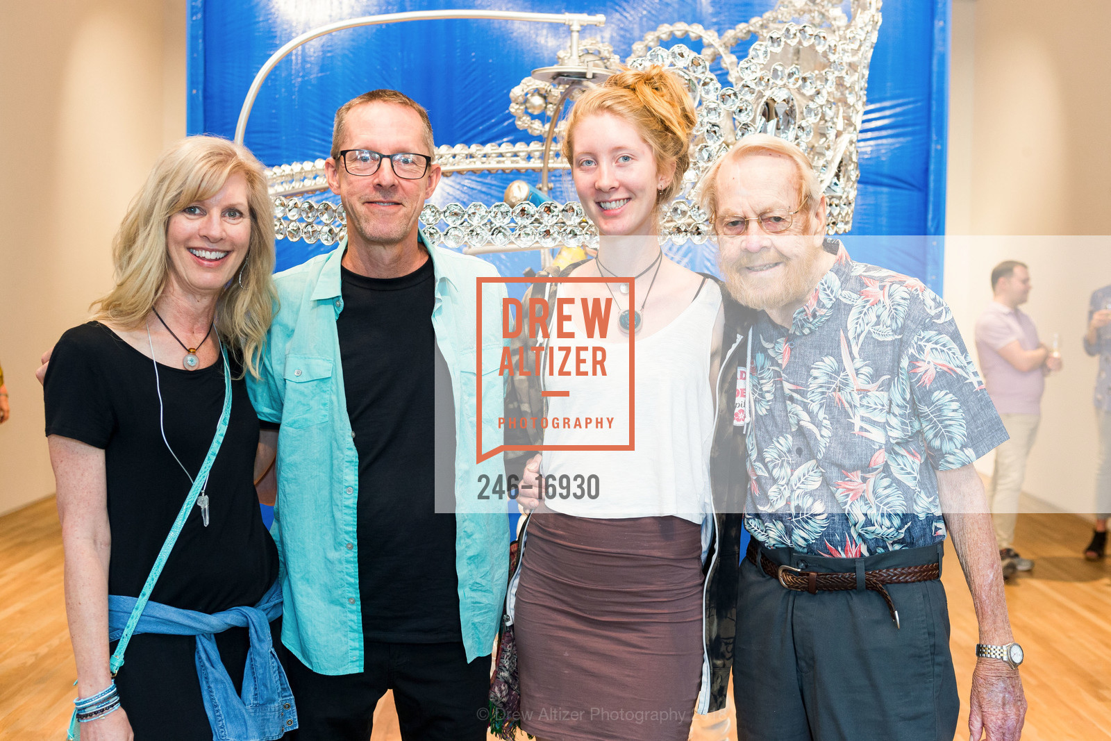 Lori Staples, Tim Hawkinson, Alexis Staples, Paul Hawkinson, Pace Gallery hosts Tim Hawkinson Opening Reception, Pace Gallery. 229 Hamilton Ave, July 25th, 2018, Photo #246-16930 Lori Staples, Tim Hawkinson, Alexis Staples, Paul Hawkinson, Photo #246-16930