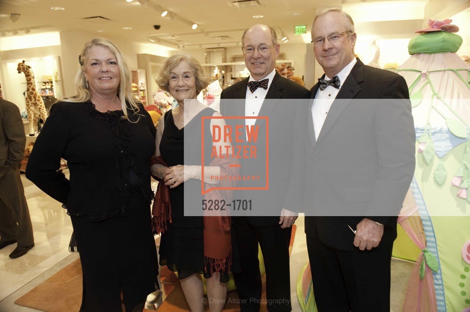 Melinda Darbee, Katie Flynn, Bob Flynn, Peter Darbee, NEIMAN MARCUS Walnut Creek Grand Opening Gala, US, March 8th, 2012, Photo #5282-1701 Melinda Darbee, Katie Flynn, Bob Flynn, Peter Darbee, Photo #5282-1701