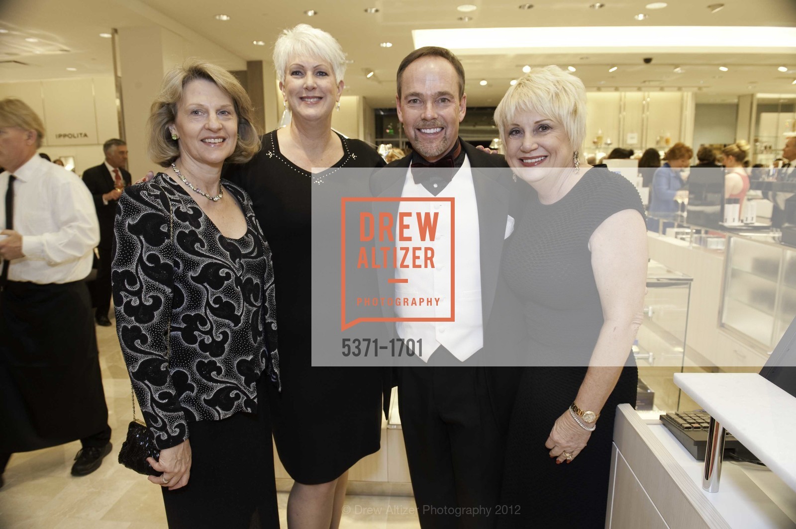 Tomi Vandebrook, Karen Mitchoff, David Bowlby, Lynette Busby, NEIMAN MARCUS Walnut Creek Grand Opening Gala, US, March 8th, 2012, Photo #5371-1701 Tomi Vandebrook, Karen Mitchoff, David Bowlby, Lynette Busby, Photo #5371-1701