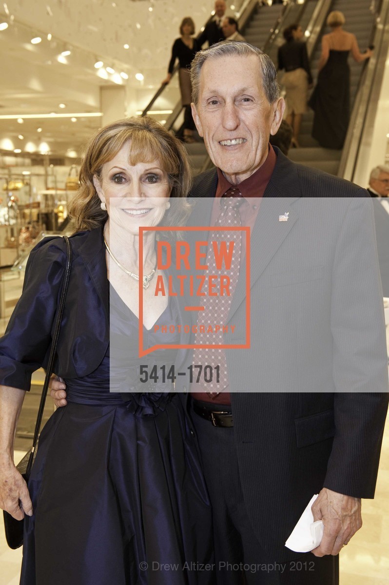 Diane Steuber, Hal Steuber, NEIMAN MARCUS Walnut Creek Grand Opening Gala, US, March 8th, 2012, Photo #5414-1701 Diane Steuber, Hal Steuber, Photo #5414-1701