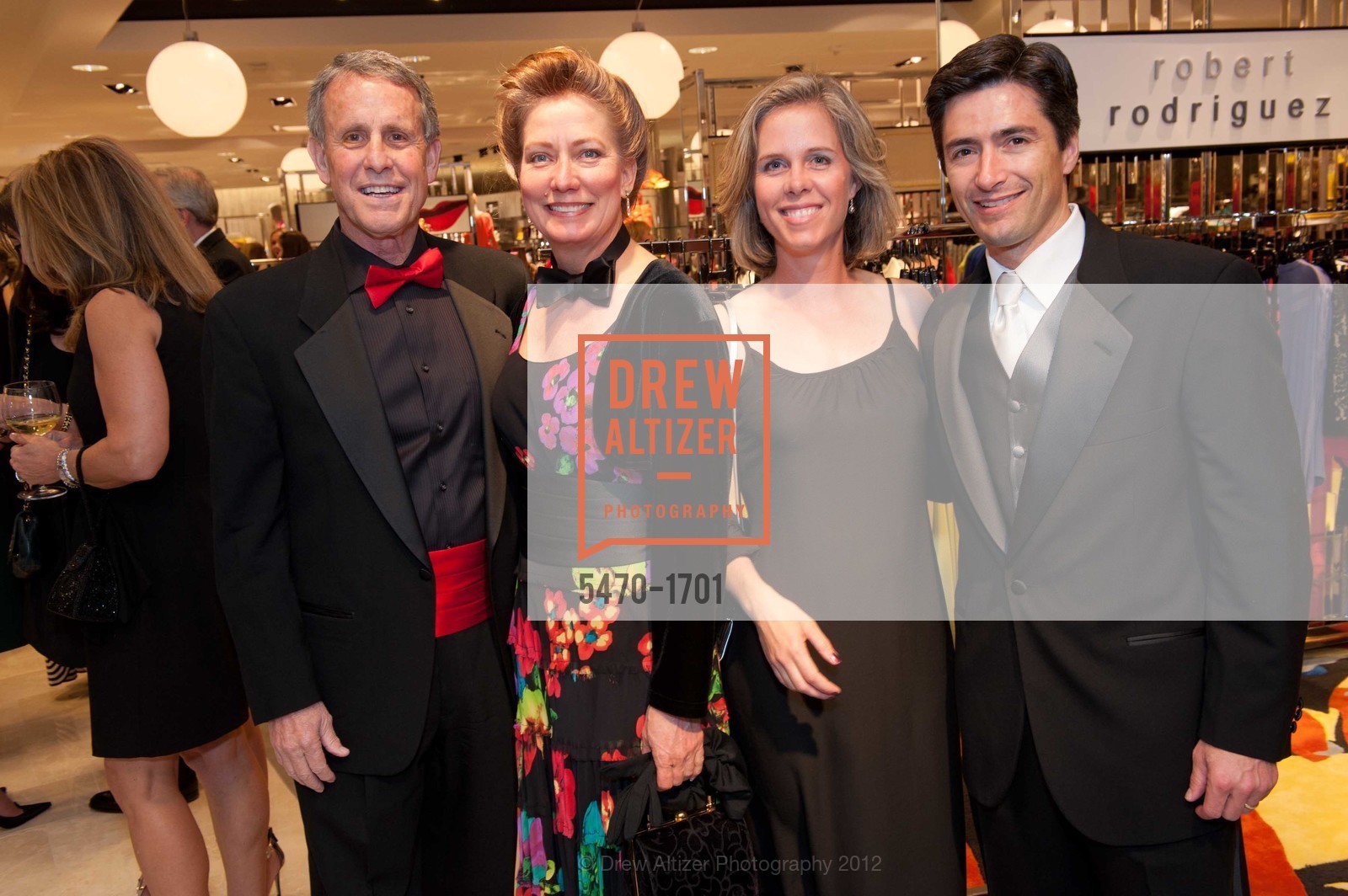 Barry Gordon, Nicki Gordon, Dana Wenten, Brian Wenten, NEIMAN MARCUS Walnut Creek Grand Opening Gala, US, March 8th, 2012, Photo #5470-1701 Barry Gordon, Nicki Gordon, Dana Wenten, Brian Wenten, Photo #5470-1701