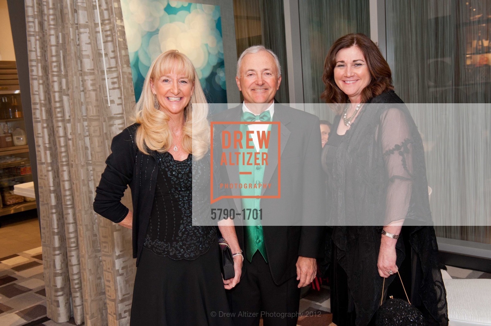 Sandy Meyer, Bob Simmons, Heather Ballenger, NEIMAN MARCUS Walnut Creek Grand Opening Gala, US, March 8th, 2012, Photo #5790-1701 Sandy Meyer, Bob Simmons, Heather Ballenger, Photo #5790-1701