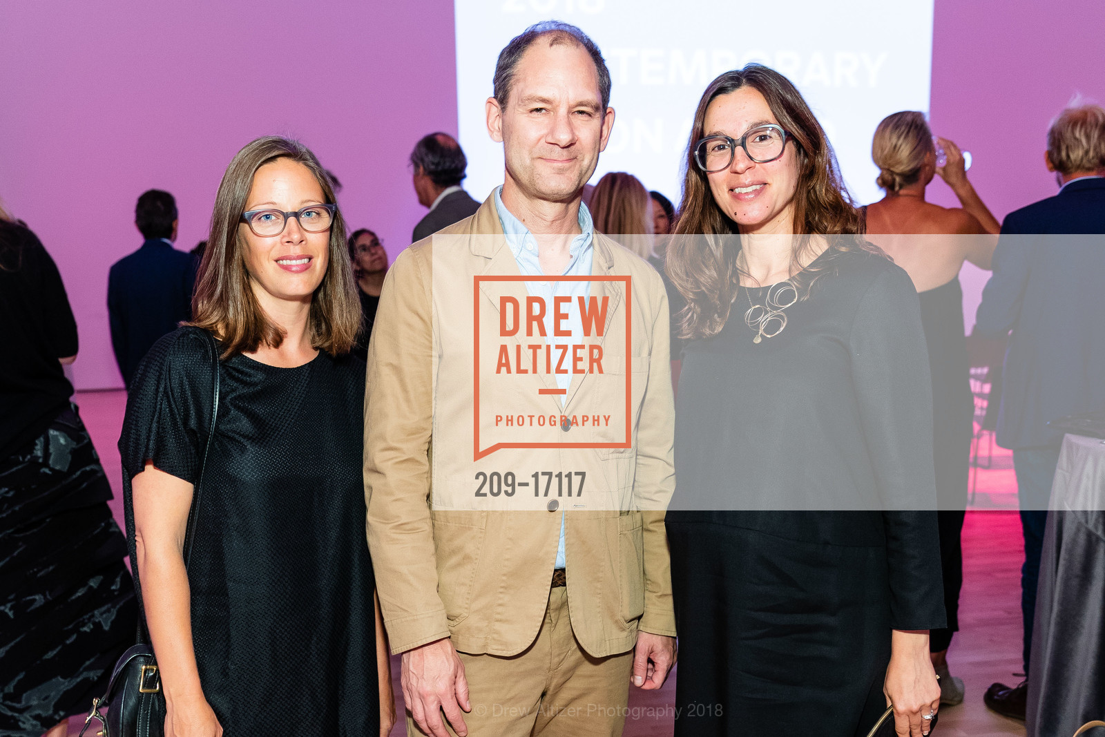Ruth Laskey, John Herschend, Jenny Gheith, SFMOMA Contemporary Vision Award 2018 Honoring Kara Walker, SFMOMA. 151 Third St, San Francisco, October 3rd, 2018, Photo #209-17117 Ruth Laskey, John Herschend, Jenny Gheith, Photo #209-17117