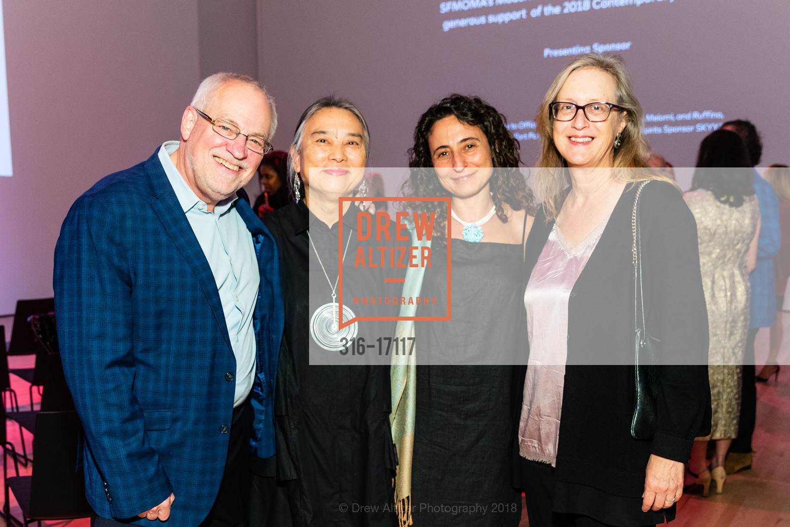 Gary Garrels, Hung Liu, Rosana Castrillo Diaz, Janet Bishop, SFMOMA Contemporary Vision Award 2018 Honoring Kara Walker, SFMOMA. 151 Third St, San Francisco, October 3rd, 2018, Photo #316-17117 Gary Garrels, Hung Liu, Rosana Castrillo Diaz, Janet Bishop, Photo #316-17117