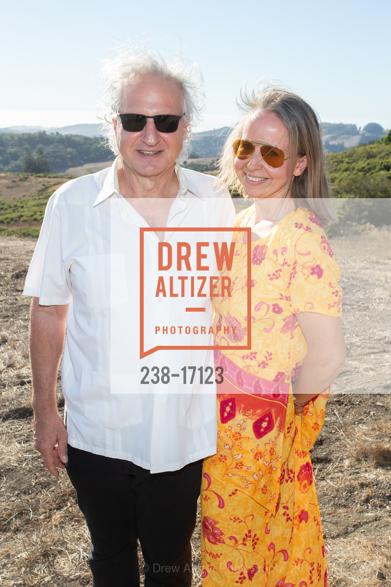 Dale Djerassi, Alex MacDowell, Artful Harvest Benefit 2018 at Djerassi Resident Artists Program, Djerassi Resident Artists Program. 2325 Bear Gulch Road, October 7th, 2018, Photo #238-17123 Dale Djerassi, Alex MacDowell, Photo #238-17123