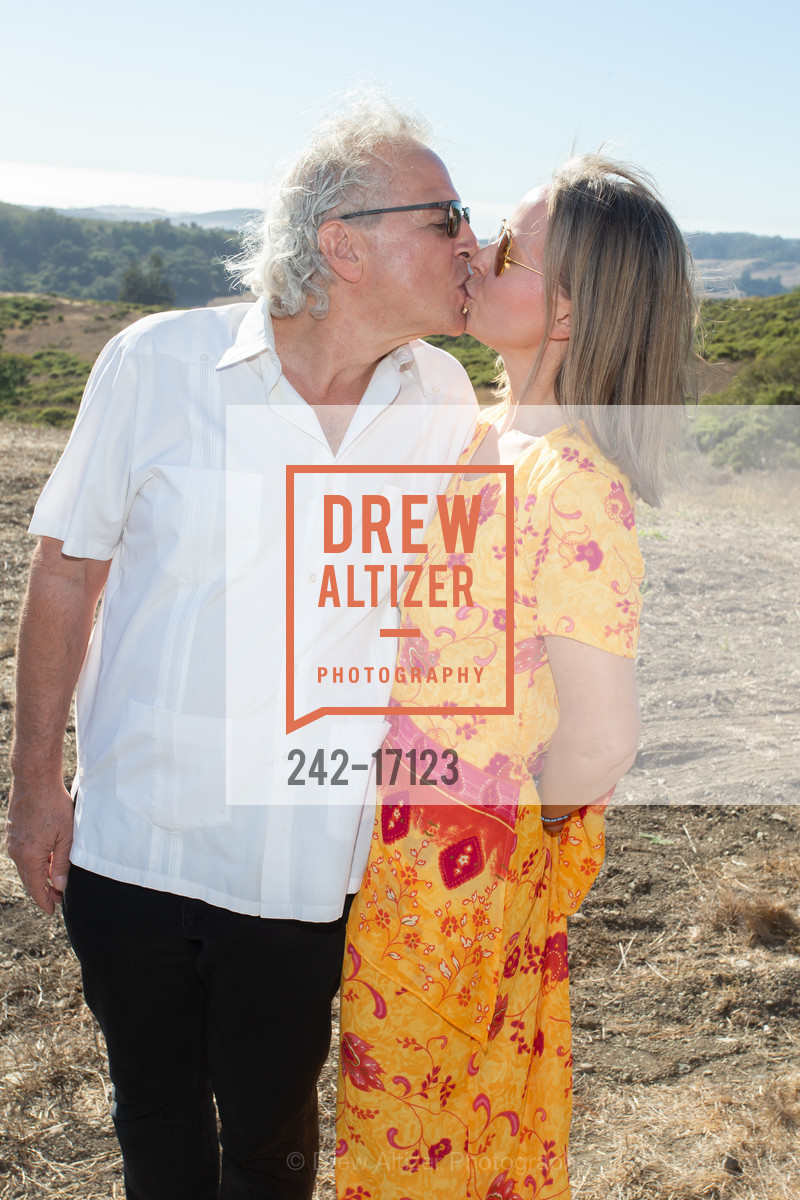 Dale Djerassi, Alex MacDowell, Artful Harvest Benefit 2018 at Djerassi Resident Artists Program, Djerassi Resident Artists Program. 2325 Bear Gulch Road, October 7th, 2018, Photo #242-17123 Dale Djerassi, Alex MacDowell, Photo #242-17123