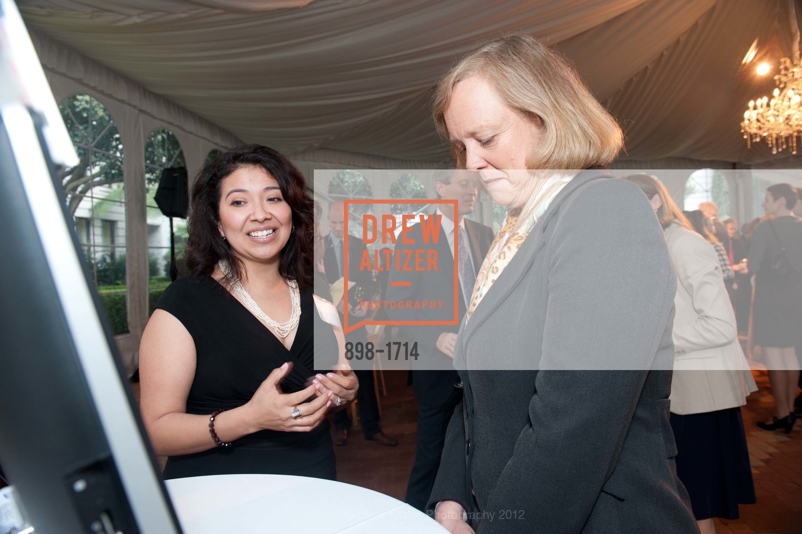 Maribel Lopez, Meg Whitman, TEACH FOR AMERICA 2012 Bay Area Benefit Dinner, US, March 20th, 2012, Photo #898-1714 Maribel Lopez, Meg Whitman, Photo #898-1714